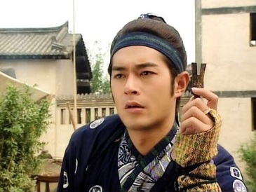 《寻秦记》项少龙嫌古代衣服太热,把自己的短袖t恤都给穿出来了!