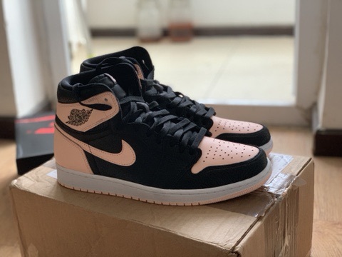 很骚气.原价左右入手很不错.现在aj1 价格真的下来了.