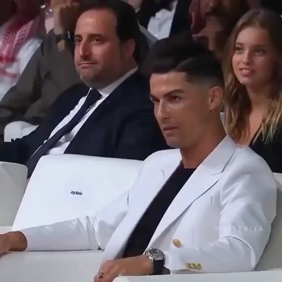 肯豆出场走秀,c罗眼睛都看懵了.