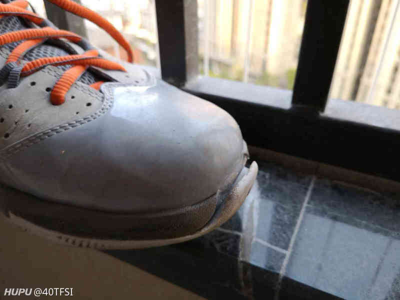 14年钩子luna篮球鞋脱胶求救!大神请来救救它