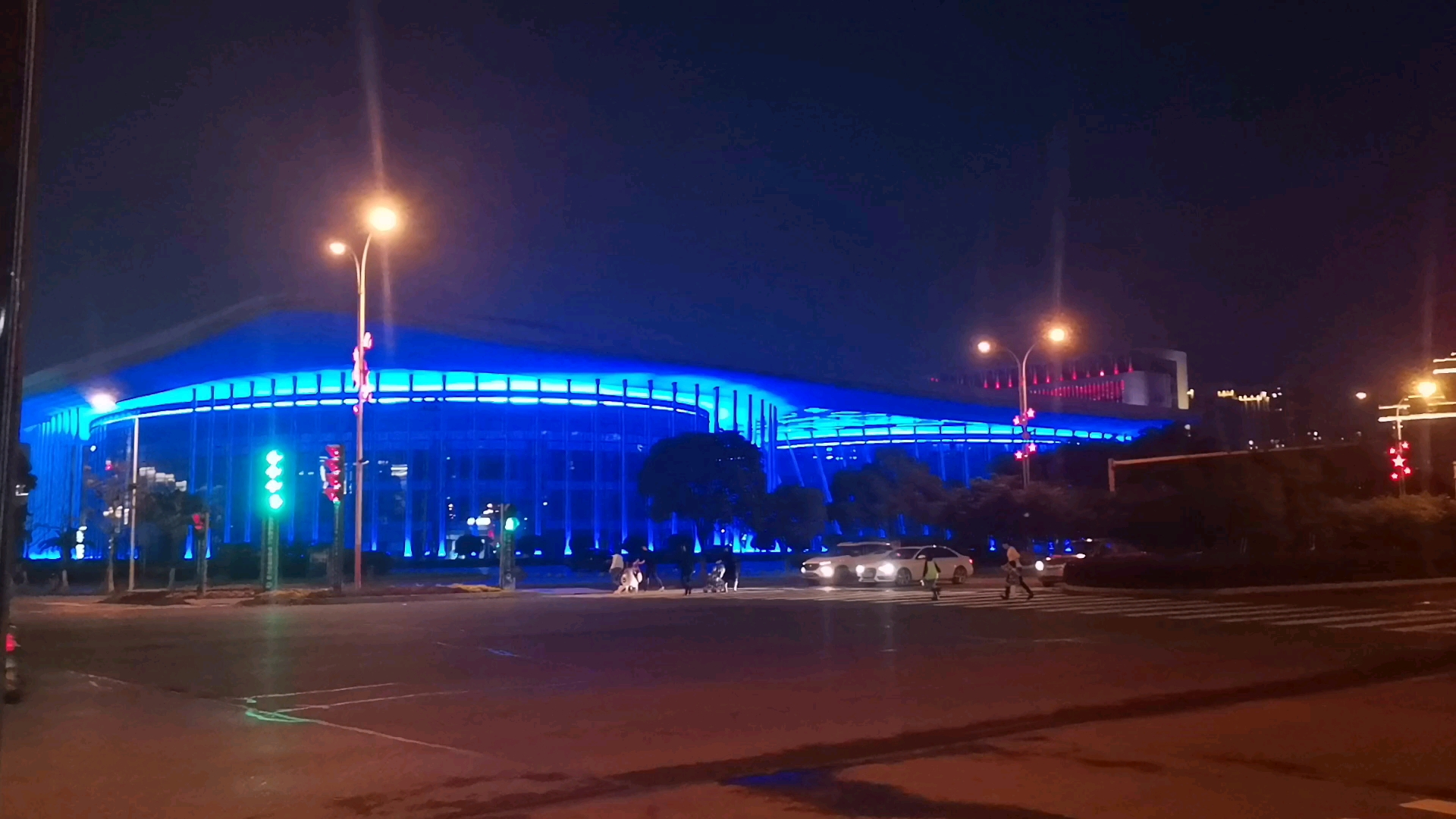 美丽吉安夜色中的文化艺术中心绚丽多姿