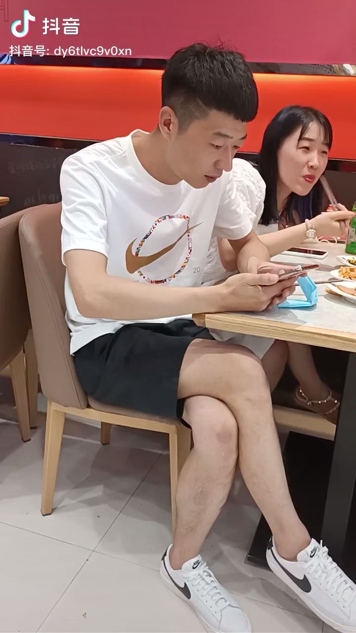 来看看李会长的媳妇儿吧