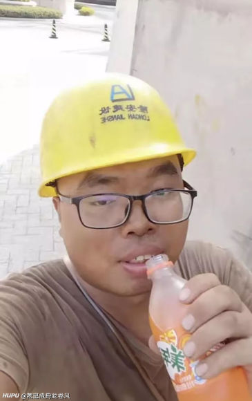 求这个喝汽水的工地老哥套图!