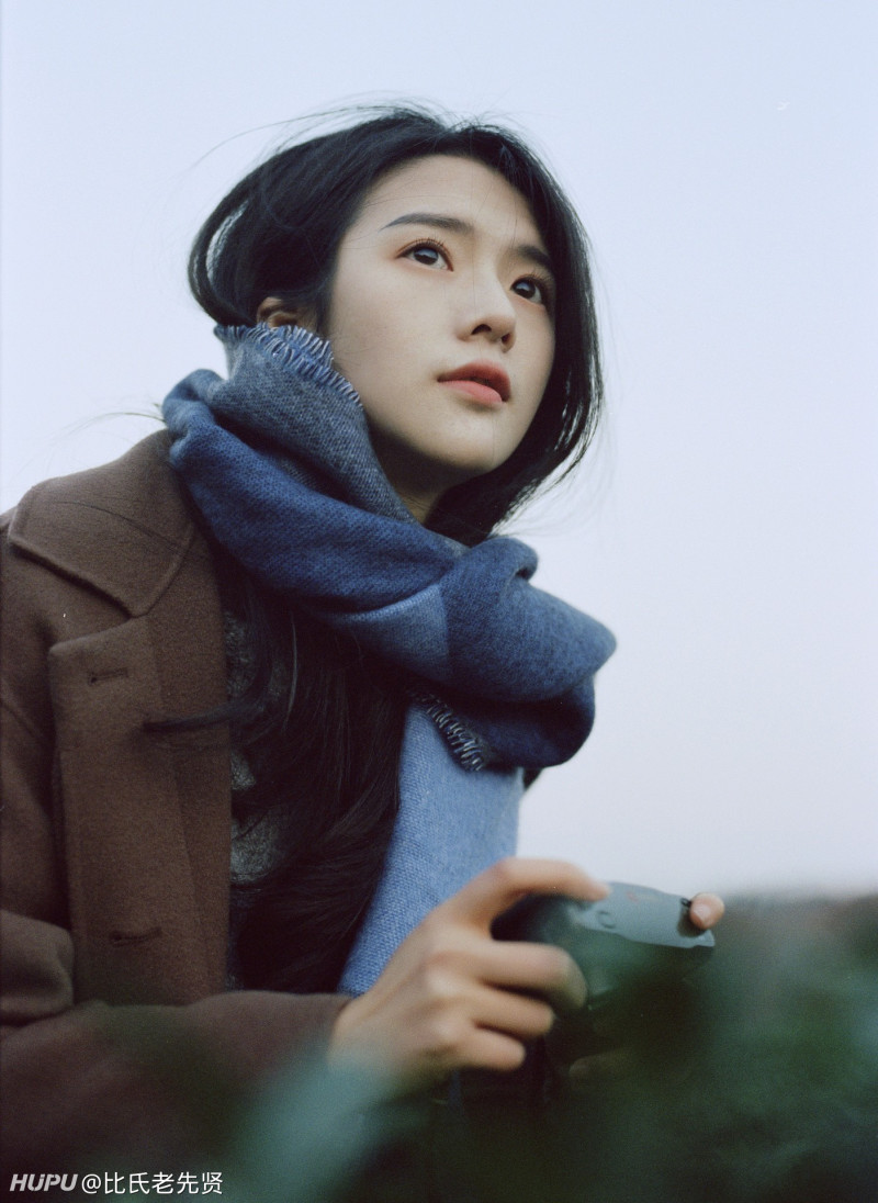 图虫刷到的,可惜找不到出处了,这姑娘真的空灵,作者拍得真好.