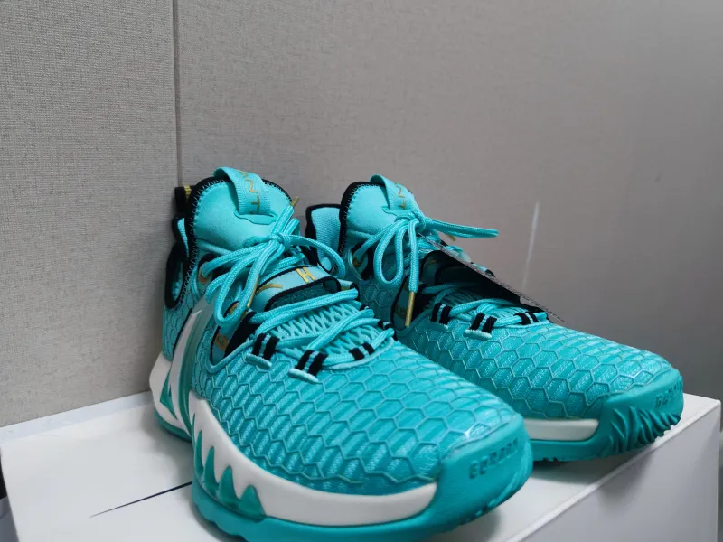 兄弟们它顶脚趾嘛海沃德2黄蜂配色好看