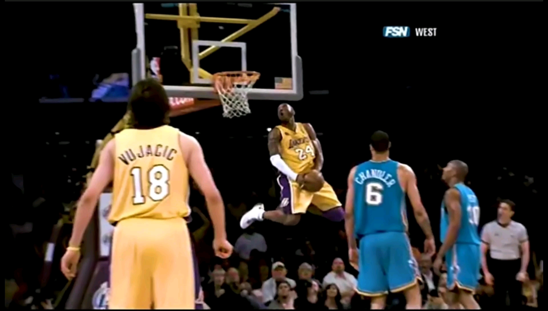 科比暴力折叠背扣,当年就是这一扣赢得了与保罗的mvp之战