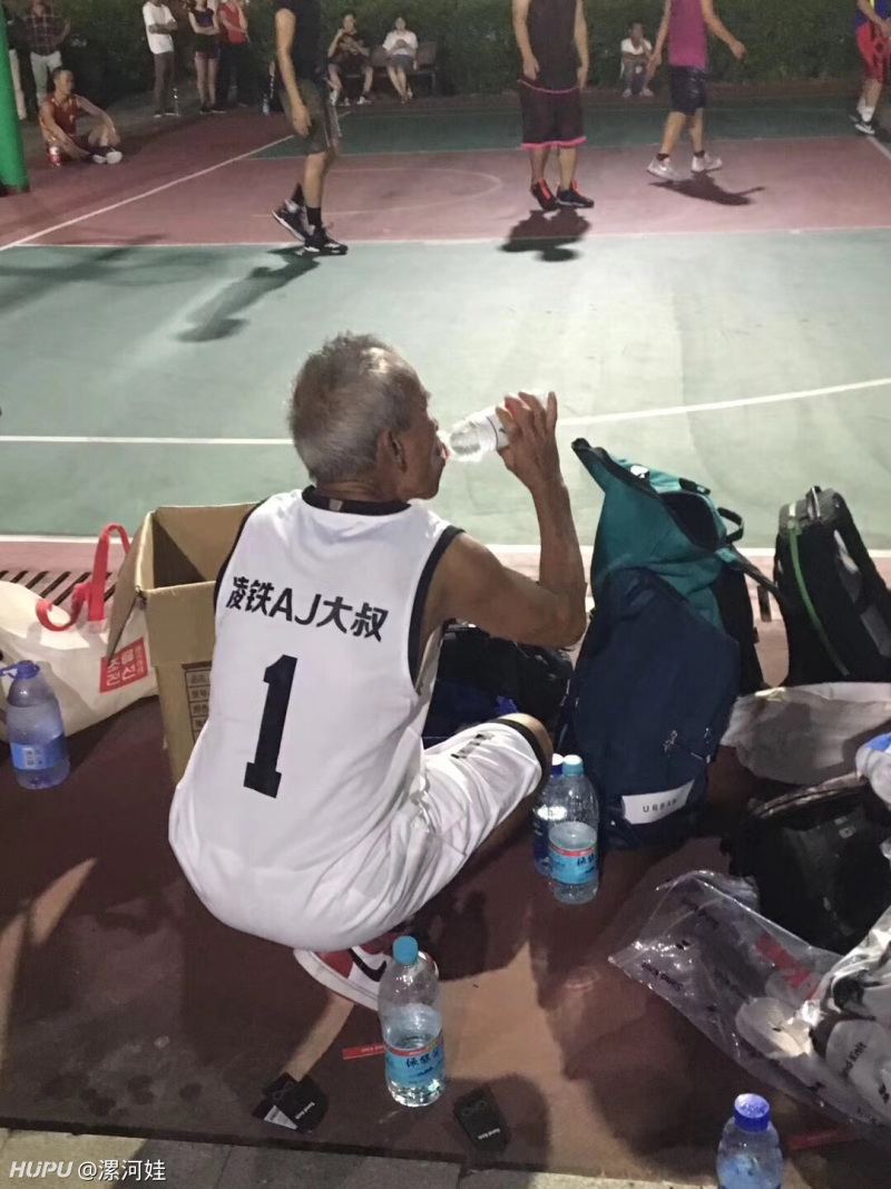 aj大叔,等你老了,你会像他一样吗?