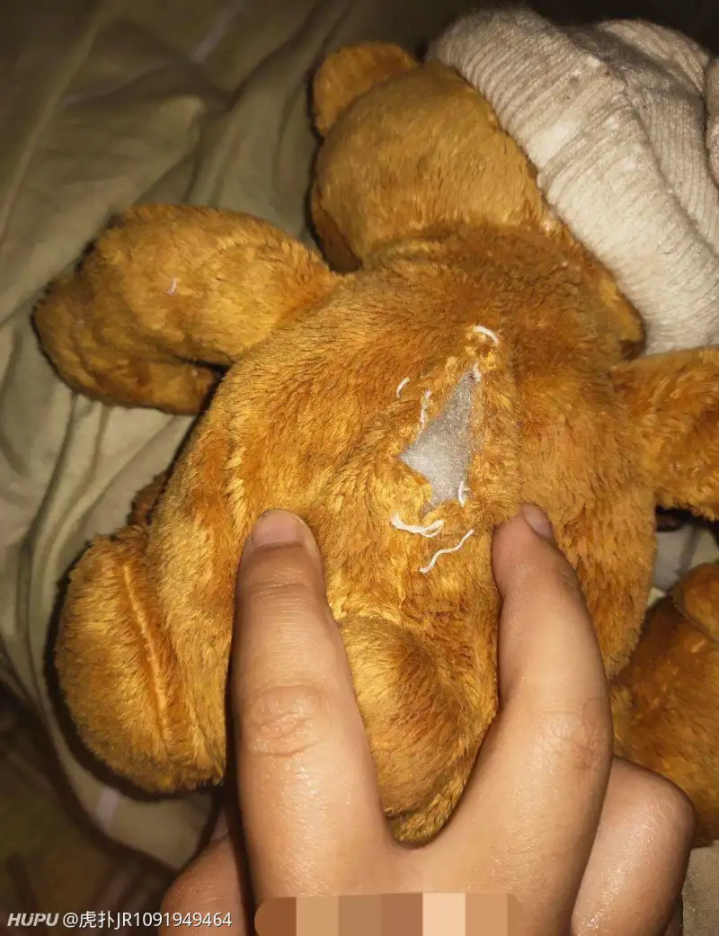 网友投稿 有个玩得好的女生送我一个娃娃 里面装的是什么东西 窃听器 步行街主干道 虎扑社区 网友投稿 有个玩得好的女生送我一个娃娃 里面装的是什么东西 窃听器 步行街主干道 虎扑社区
