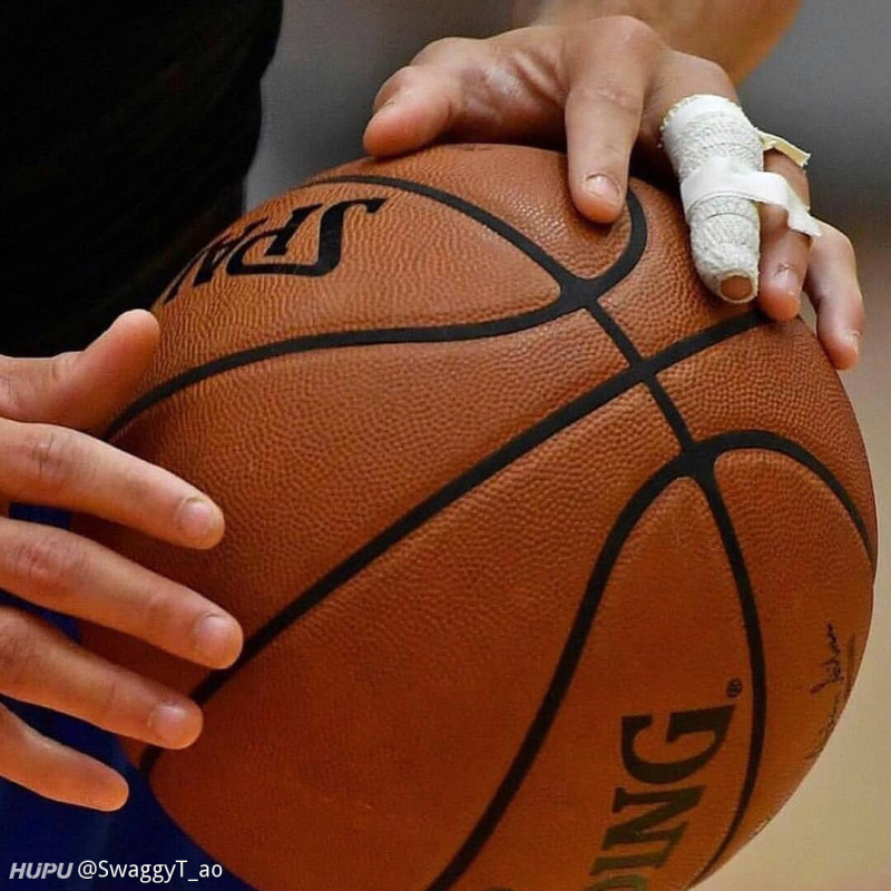 多图,曼巴精神!库里绑着绷带的脱臼手指,希望明天手感不受影响