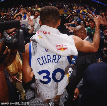 来点勇士很潮的墙纸