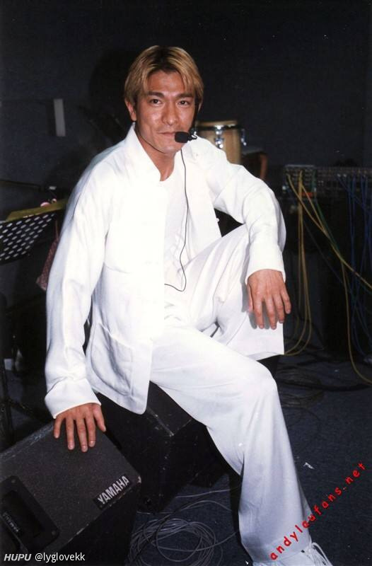 同是金发中分.你选刘德华还是贝克汉姆.