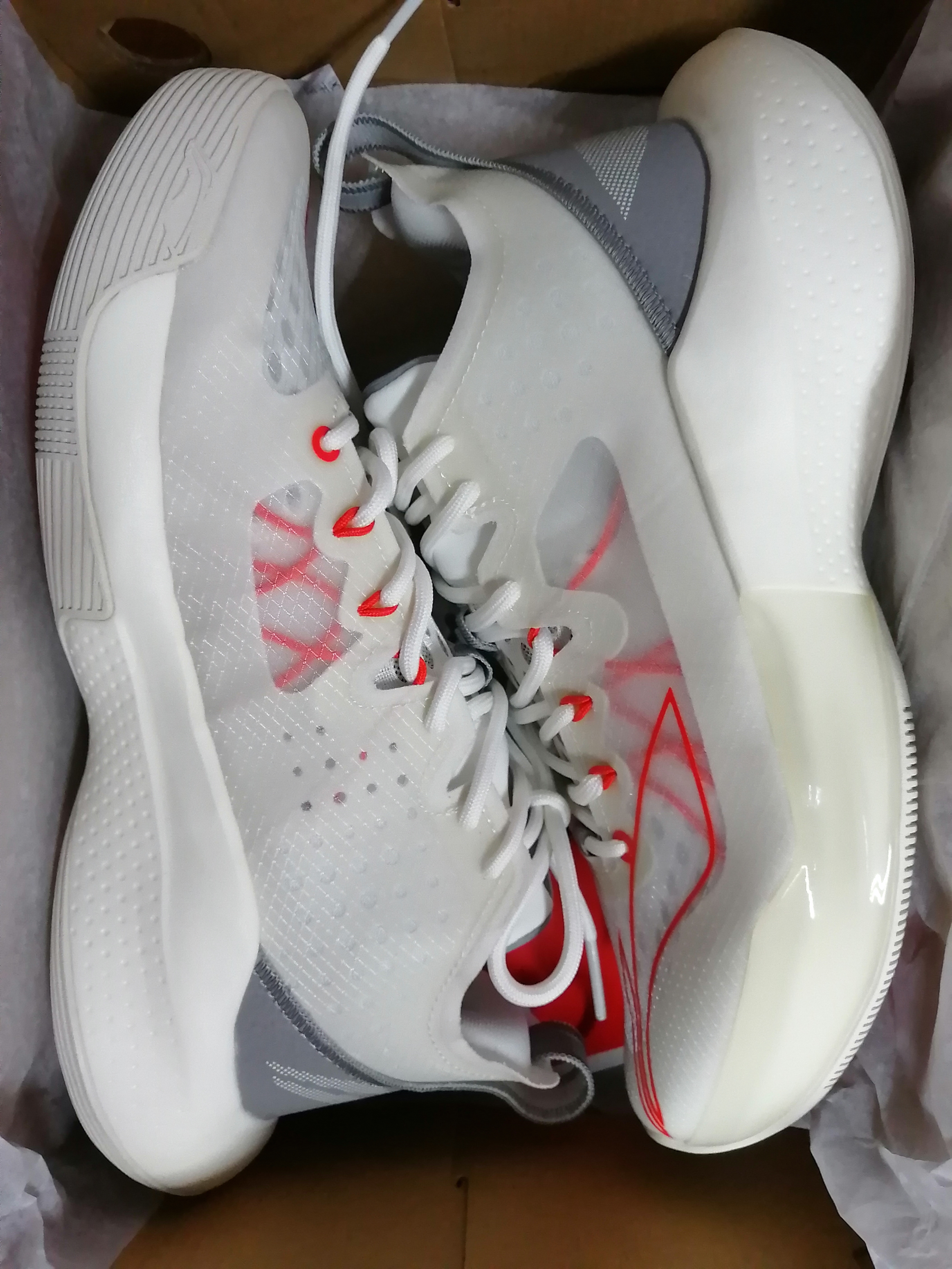 和大家分享一下一双李宁的老鞋,顺便说一下音速8低帮.