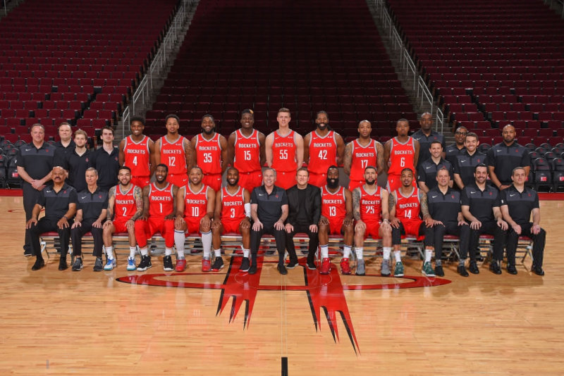 这九张火箭全家福,是否勾起了你记忆里的那一抹红?