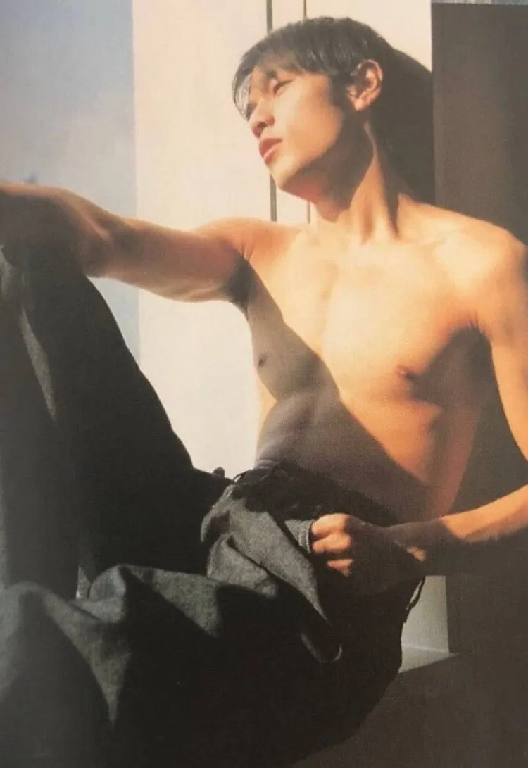 老哥们求周杰伦这几张赤膊的原图