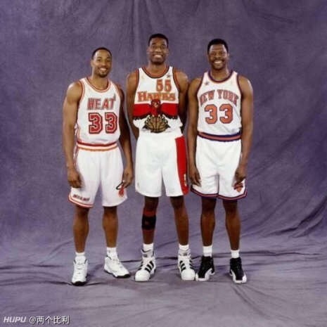 奥拉朱旺和213的尤因,两个人基本一样高,如果奥拉朱旺是矮个中锋,那么