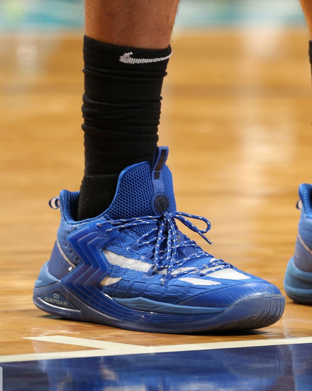 隆多今天穿的是安踏rr6 bhm?