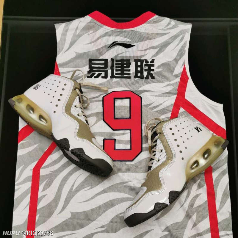 易建联球鞋分享2 Nike Air Force More 180 Lux 虎扑 易建联球鞋分享2 Nike Air Force More 180 Lux 虎扑