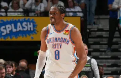 你個老六??！利拉德和字母哥說悄悄話 全被身后的巴恩斯聽到了