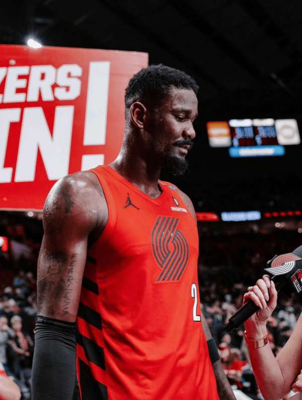 流言板也是七年老将了德安德烈艾顿晒赛场照阻挡谁