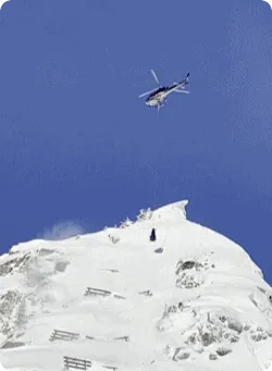 法国阿尔卑斯山区一滑雪场发生雪崩，起因竟是直升机作业