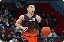 高诗岩全场投篮8中3，三分6中2得到14分4篮板7助攻