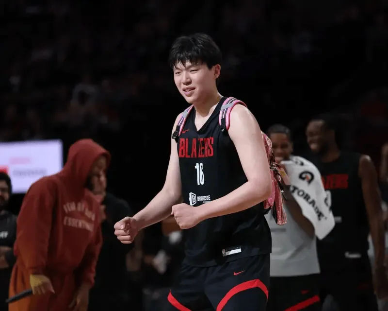 從過(guò)人王到進(jìn)攻核心！TA：多庫(kù)常與哈蘭德練配合 請(qǐng)教練提升決策