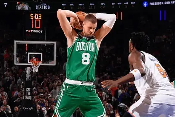 這球消耗挺大~詹姆斯反擊面對穆雷戈登1打2 連續拼下兩個前板打進