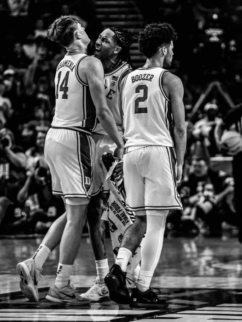 [流言板]華盛頓談打小球中鋒：努力融入戰術，盡量讓隊友打得更輕松