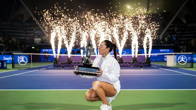 流言板]佩古拉迪拜夺冠播客联动郑钦文畅谈网球初心(图1)