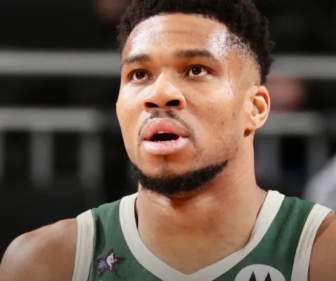 [流言板]馬刺首發：福克斯、尚帕尼、卡斯爾、瓦塞爾、文班亞馬