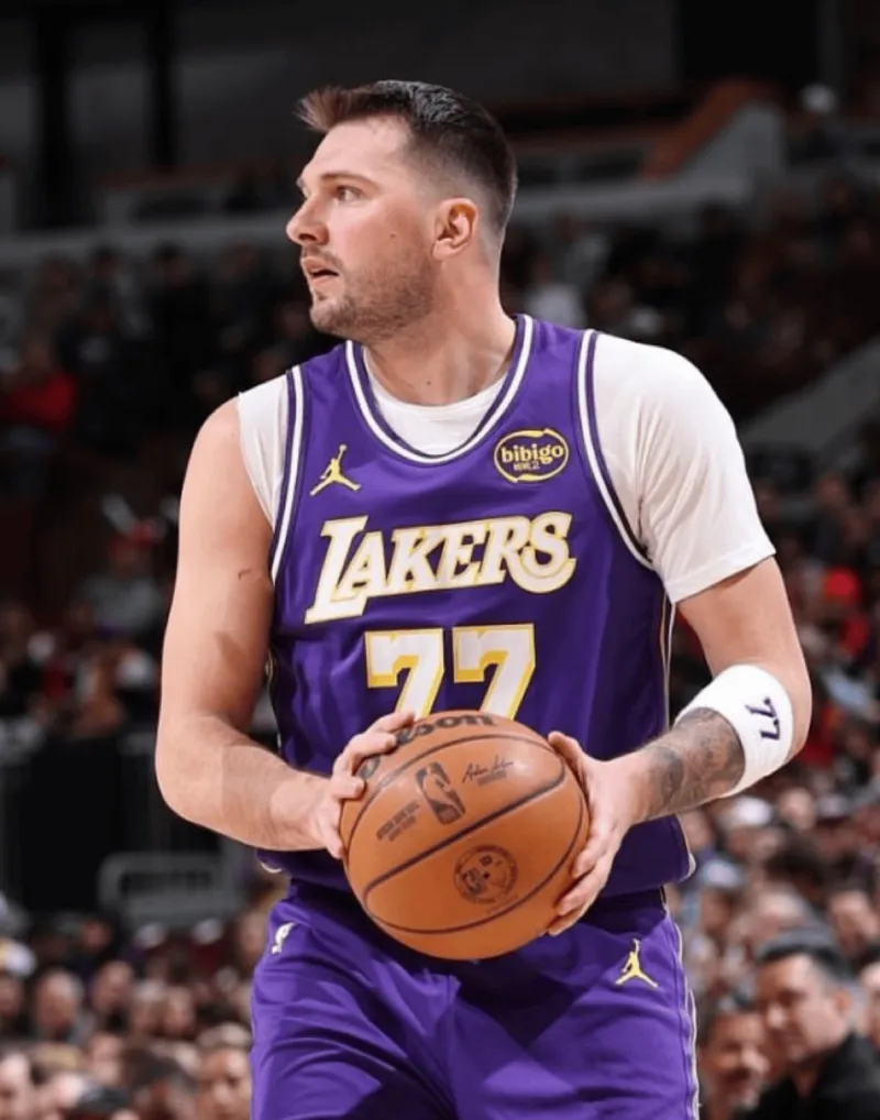 [流言板]愛德華茲問鮑威爾：你喜歡邁阿密？這地方看起來挺有意思的