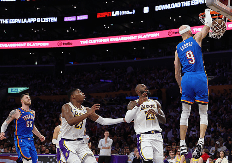 卡鲁索出战20分钟，投篮6中3得到6分2篮板2助攻3抢断