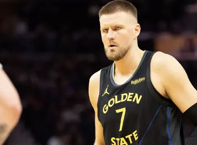 太激烈！利雅得勝利賽后，奧塔維奧從替補(bǔ)席進(jìn)場(chǎng)與對(duì)手沖突