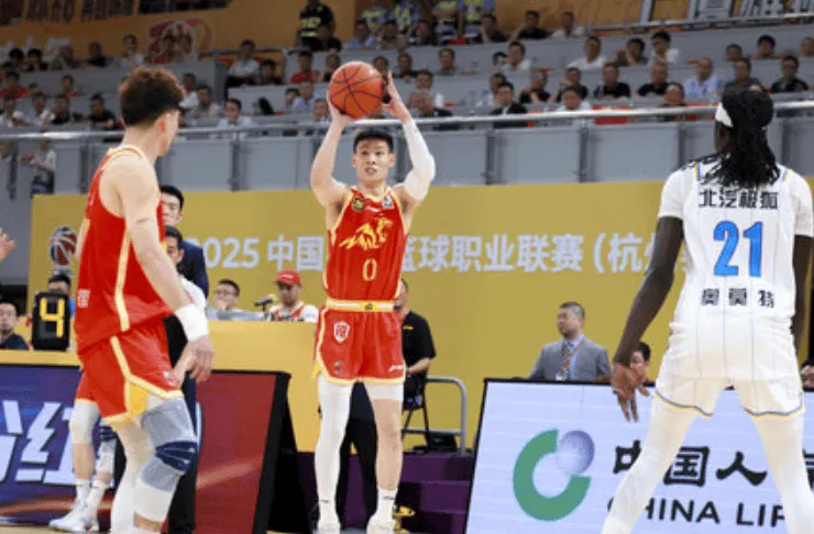 天空：熱刺CEO本不想解雇弗蘭克，但球迷不滿讓他不得不這樣做