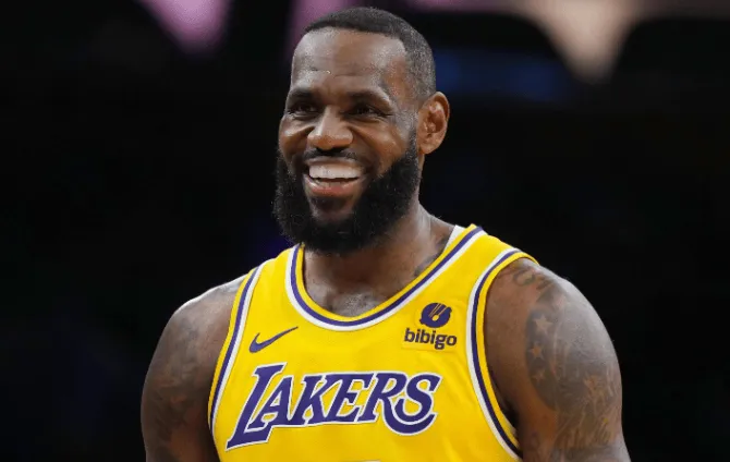 內維爾：我以為薩拉赫會履行完合同，卡拉格：因為他踢不上球了