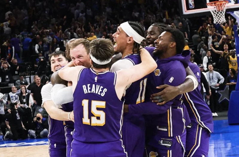 剛刷到白小純視頻回應，讓我想起了傘粉開蘇楠