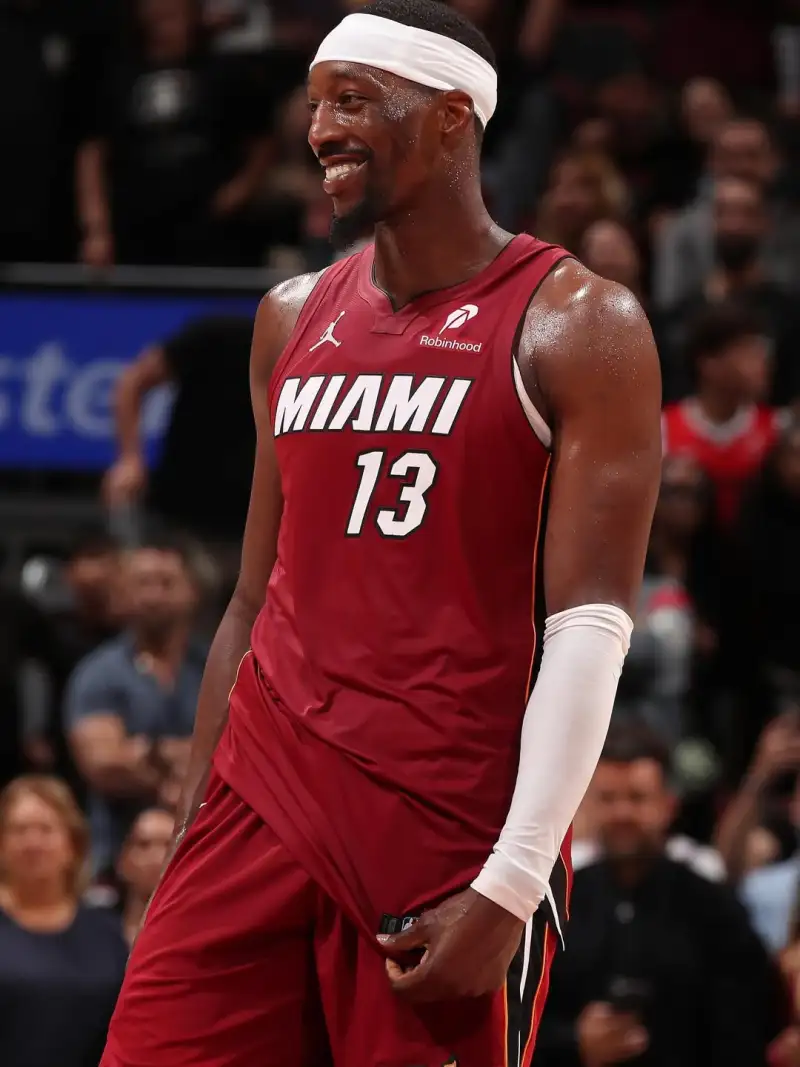 [流言板]歷史上僅三位球員生涯場均得分29+：東契奇、喬丹、張伯倫