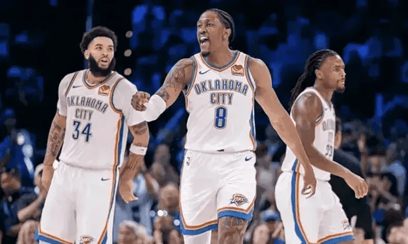 可惜啊！依木蘭頭球擺渡，朱鵬宇門前搶點空門頂中橫梁！