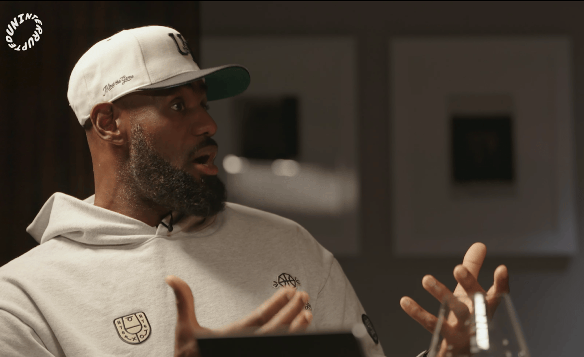 新聞分享/ 好羨慕有這樣的球迷！LeBron James 送上Nike AZG 釘鞋給Ohio State Buckeyes 美式足球隊-  KENLU.net, image size:1171x717