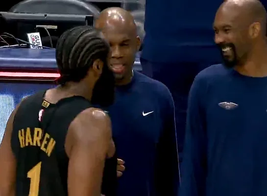 [流言板]LGD/WN第一局?jǐn)?shù)據(jù)對比：小落狂鐵近乎包圍梓墨白起