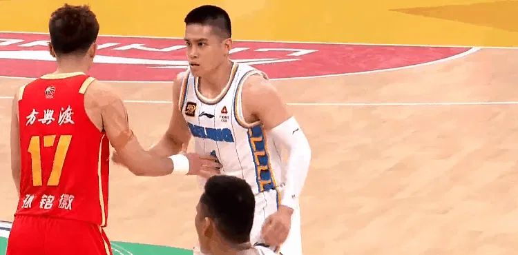 2010年以來主帥數(shù)量：切爾西13人 熱刺9曼聯(lián)8 利物浦5人 槍城2人