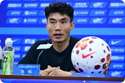 郑智：球队目标从头至尾都是保级，冲亚冠的事要慢慢来