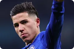 本赛季英超恩佐预期进球值为9.80，英超中场球员中排名第一
