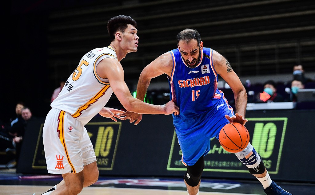 休赛期不忘学习四川外援哈达迪晒现场观赛视频