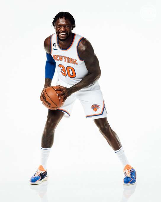 流言板第九年尼克斯官方晒出兰德尔的定妆照与球迷分享