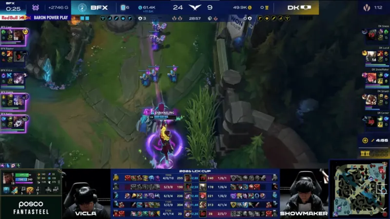 冰河競渡春意濃 新疆北屯冰上龍舟賽點燃冬日熱情