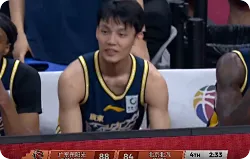 杰曼突破造成徐杰5犯下场，随后杜锋决胜时刻换上陈家政