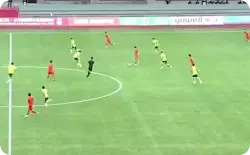 U19男足连续传球破掉澳大利亚高位逼抢，解说夸赞：漂亮