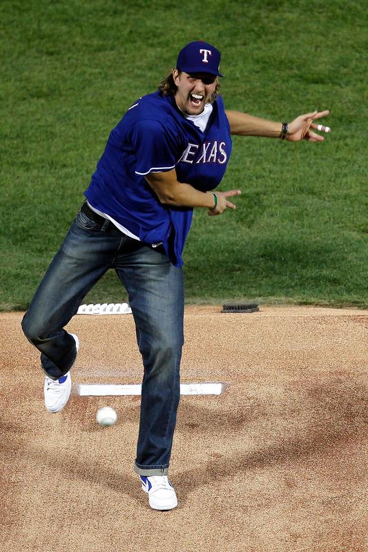 【图客团】德克英气十足,再次为棒球赛开球 3回复