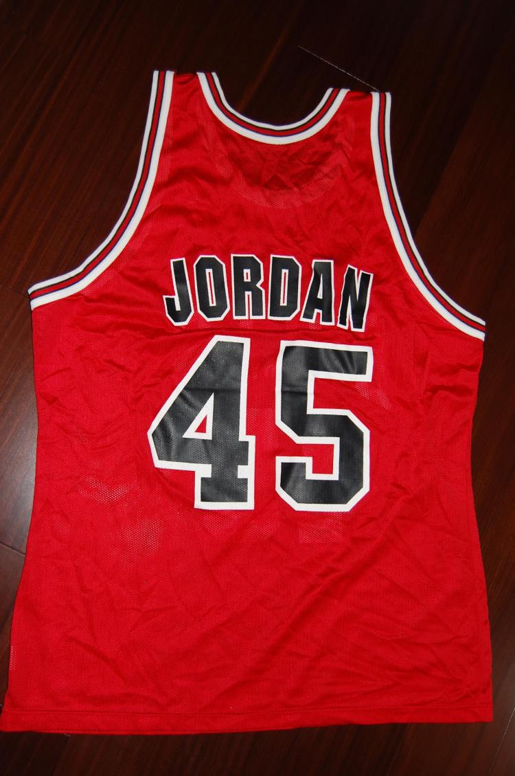 发三件老老的烫印球衣